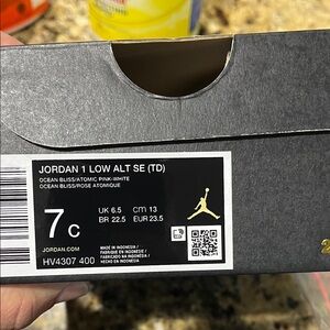 Jordan 1 Low ALT SE (TD) in Ocean Bliss, Atomic Pink and White